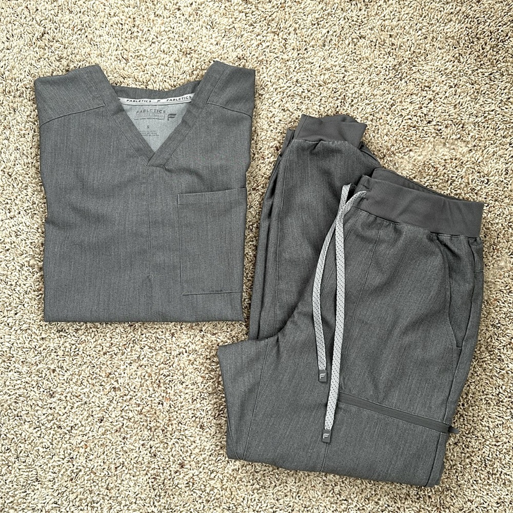 Men’s Fabletics Scrubs Set